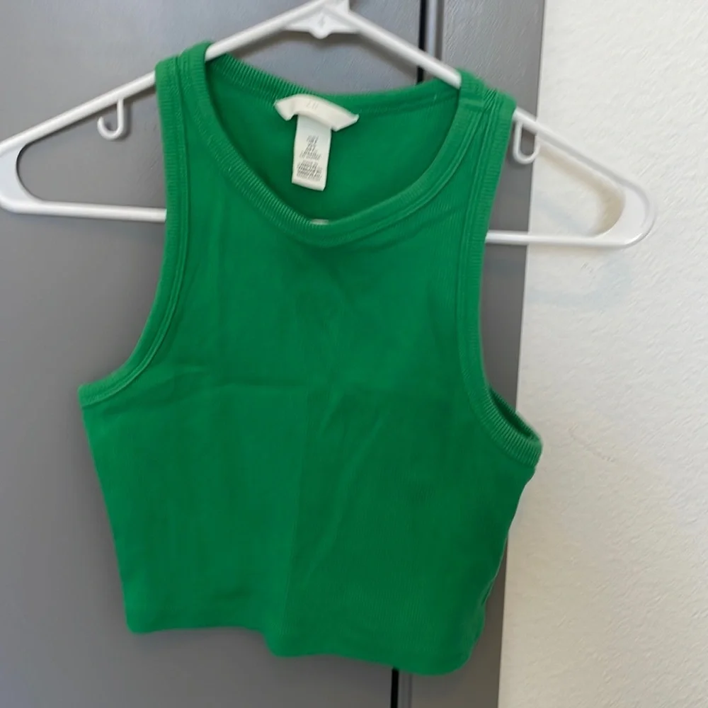 H&M green tank top - Picture 1 of 1